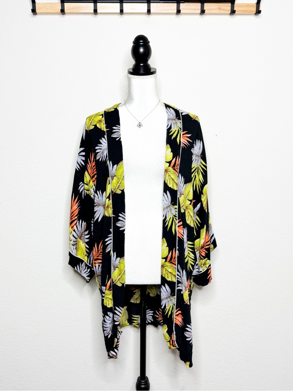 Forever 21 Tropical Floral Kimono Cover Up Size M
